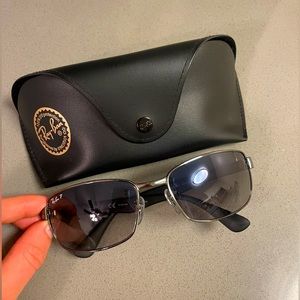 Men Polarized Ray-Ban sunglasses